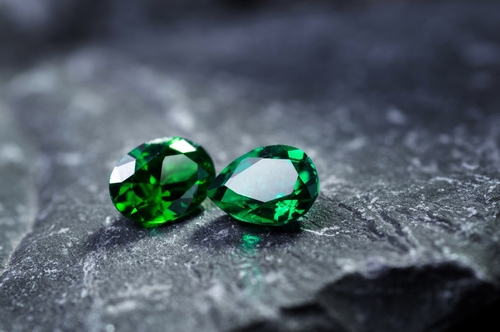 deux diamants émeraude